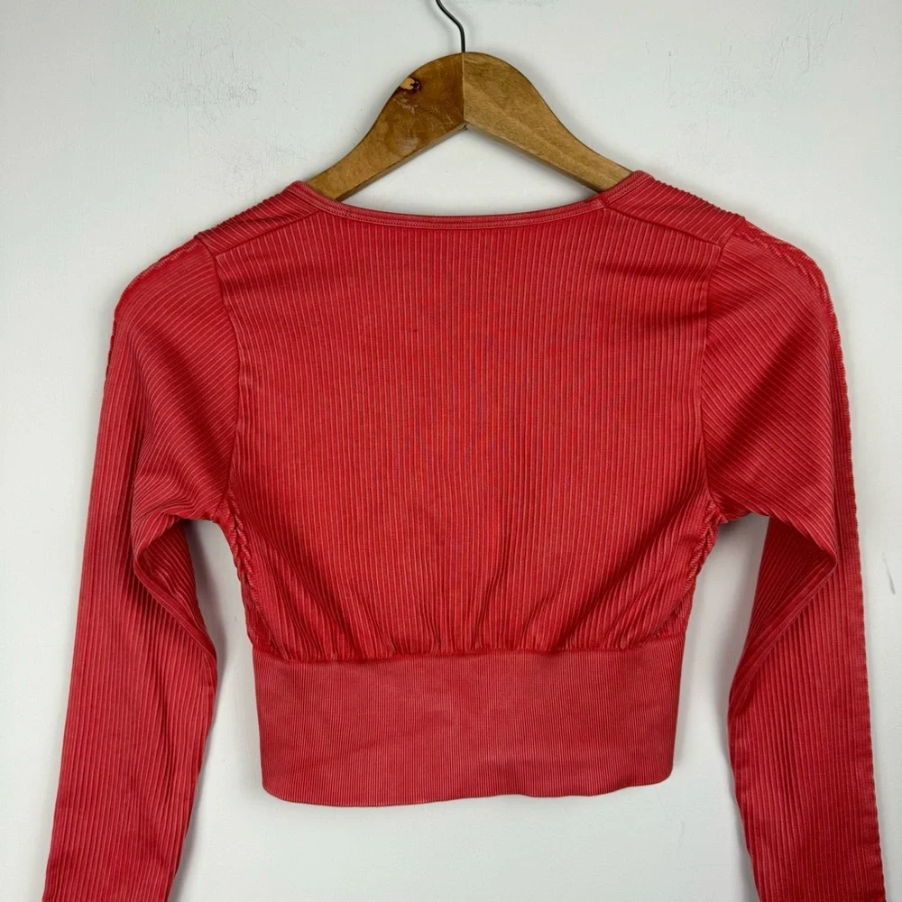 Aerie Offline Big Chill Seamless Long Sleeve T-Shirt Crop Top Sz Small Coral